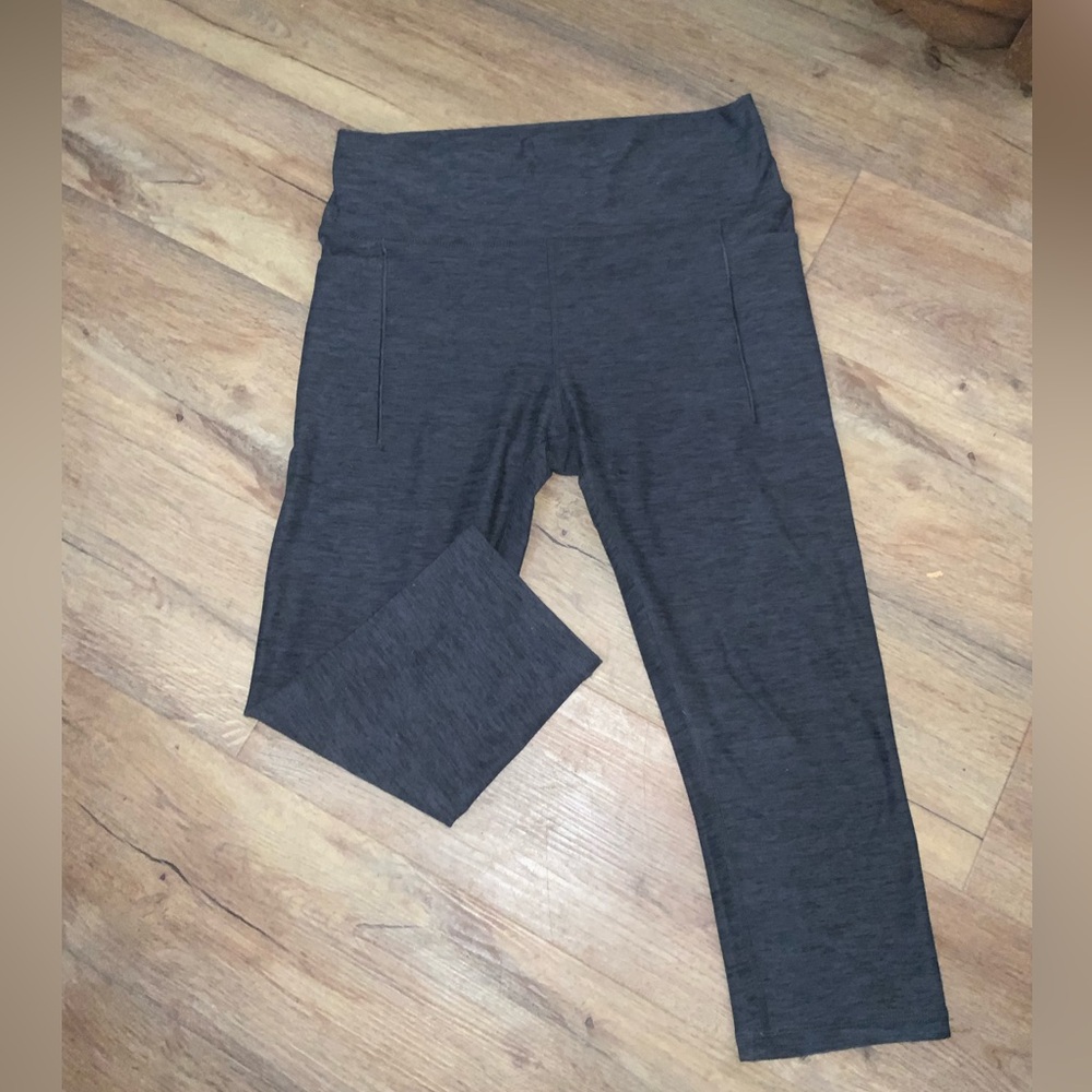NWOT Athletic Works Charcoal Cropped Leggings Sz XL